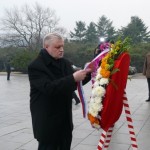 Сергей Миронов возложил венок к монументу освободителям Кореи