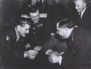Главы советской и американской делегаций, генералы Штыков и Ходж, на переговорах в Сеуле. Март 1946 года.