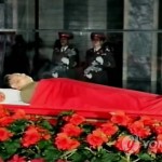 Стеклянный гроб с телом Ким Чен Ира установлен в мавзолее Кымсусан