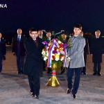 Делегация депутатов госдумы России возлагает цветы к статуям Ким Ир Сена и Ким чен Ира на горе Мансудэ. Фото: ЦТАК