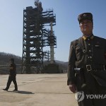 Монтаж северокорейской ракеты на стартовой площадке завершен