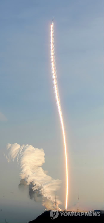Запуск южнокорейской ракеты KSLV-1. 30.01.2013. Фото: Рёнхап