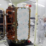 Южнокорейский спутник Science and Technology Satellite-2C (STSAT-2C). Фото: Рёнхап.