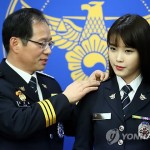 K-pop исполнительница IU стала почетным сотрудником полиции. Фото: Рёнхап.