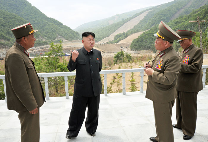 Ким Чен Ын посетил строительство горнолыжного курорта Масик. Фото: Нодон Синмун