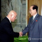 Помощник японского премьера добивается встречи с дядей Ким Чен Ына