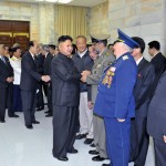 Полковник Канов Я.В. на приеме у маршала Ким Чен Ына. Фото: Нодон Синмун