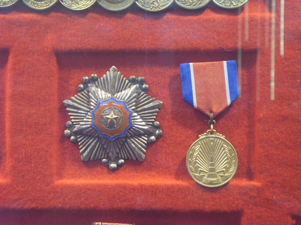 Орден Государственного флага (КНДР) I степени и медаль "За освобождение Кореи" маршала Александра Михайловича Василевского.