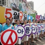 Вечерний Сеул грохочет от митингов в преддверии выборов президента