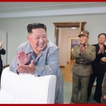 Ким Чен Ын руководил испытательной стрельбой из управляемого реактивного орудия крупного калибра