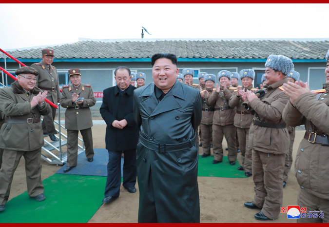 Ким Чен Ын наблюдал испытательную стрельбу из сверхкрупного реактивного орудия