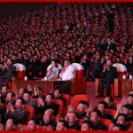 Ким Чен Ын посмотрел совместный концерт главных художественных ансамблей в честь Дня Солнца