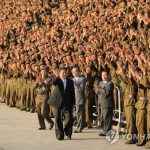 Ким Чен Ын сфотографировался на память с участниками военного парада в честь 73-летия основания КНДР