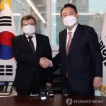 СМИ: кандидат в президенты Южной Кореи встретился с послом РФ в Сеуле