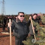Ким Чен Ын вместе с участниками II слета секретарей первичных организаций ТПК провел памятную посадку деревьев