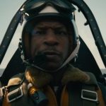 Выходит фильм “Двойная петля” про первого афроамериканского пилота морской авиации