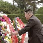 Уважаемый товарищ Ким Чен Ын послал венок к гробу покойника Пак Ён Ира