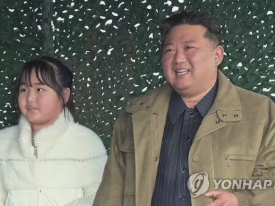 СМИ: лидер КНДР был на месте пуска межконтинентальной ракеты с женой и дочерью