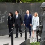 Президенты РК и США посетили Мемориал ветеранов Корейской войны