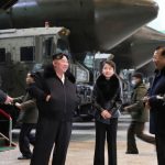 Ким Чен Ын руководил на месте делами главного завода по производству военных пусковых машин