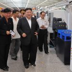 Ким Чен Ын вместе с членами центрального руководящего органа партии осмотрел ведущие предприятия