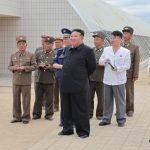 Ким Чен Ын руководил на месте делами на стройках Вихвадоского тепличного комбината