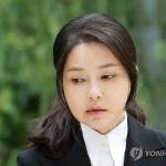 Спецпрокуроры запросили ордер на арест Ким Гон Хи