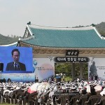 Президент Ли в День Памяти посетил Национальное кладбище