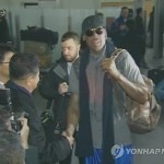 Американский баскетболист Деннис Родман прибыл в КНДР в сопровождении съемочной группы