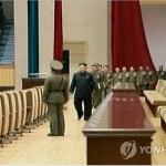 Ким Чен Ын появился на официальной встрече без трости