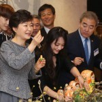 На Новый год южнокорейский лидер Пак Кын Хе получила в подарок от Путина набор матрешек