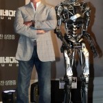 Арнольд Шварценеггер прилетел в Сеул на премьеру Терминатор-5