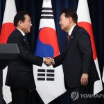 Лидеры РК и Японии договорились укреплять сотрудничество