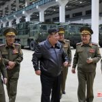 Ким Чен Ын ознакомился с положением производства главных вооружений
